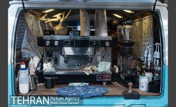 کافه راه سیار پشت فولکس واگن قدیمی‎ 1