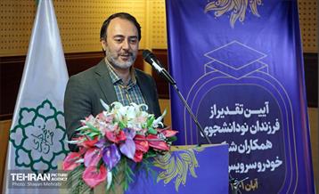 آیین تقدیر از فرزندان نودانشجوی همکاران شرکت خودرو سرویس شهر 35