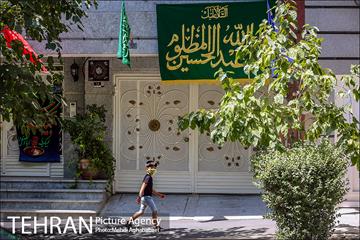 هرخانه، یک حسینیه، یک پرچم 10