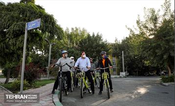 پویش سه شنبه های بدون خودرو در منطقه 8