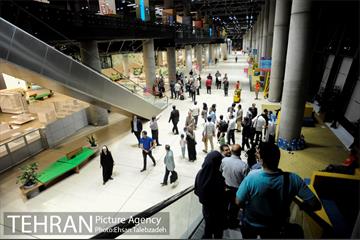 شبگردی اصحاب رسانه در باغ کتاب تهران 22