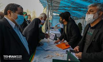 نمازگزاران جمعه پای «میز خدمت شهرداری تهران» 3