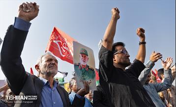 مراسم تشییع پیکر شهید سردار عباس نیلفروشان - 2 34