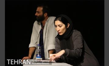 نمایش چند تکه لغزان، بر لبه سران یک وضعیت پیچان‎ 19