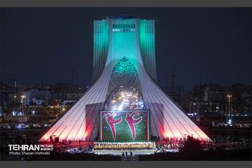 نورافشانی جشن پیروزی انقلاب اسلامی در میدان آزادی 10