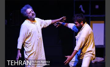 نمایش در انتظار ماهی سیا متوسط 11