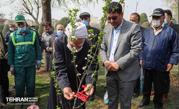 مراسم‌ کاشت نهال در بوستان بهاران منطقه ۱۷