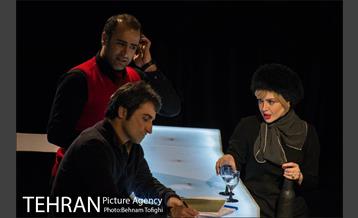 نمایش سه روایت از زندگی‎ 14