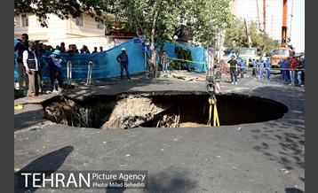 ریزش بخشی از خیابان پیامبر اتوبان ستاری -3 22