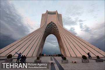 میدان آزادی‎ 28
