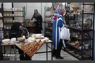 بیست و یکمین نمایشگاه زنان و تولید ملی 45