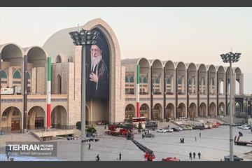 آماده سازی مصلی امام خمینی(ره) در آستانه مراسم وداع با رهبر شهید