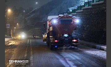 بارش برف زمستانی در معابر شمالی پایتخت - 2 22