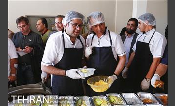 توزیع 3300 پرس غذا بین نیازمندان با کمک های مردمی 11