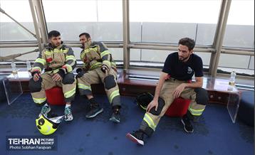 مسابقه پله‌نوردی آتش‌نشانان در برج میلاد 32