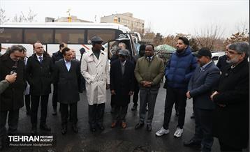 بازدید سفرا از تخریب اموال عمومی شهر 70