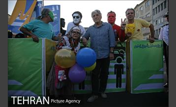 اختتامیه نمایش های خیابانی پویش از خودمان شروع کنیم 11