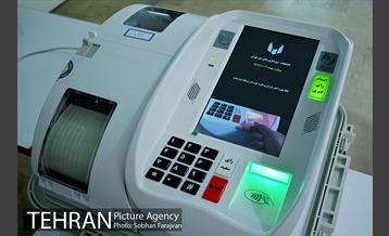 آموزش نحوه عملکرد دستگاه رای گیری الکترونیکی برای اعضای ستاد انتخابات شورایاری ها 6