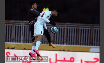 دیدار تیم های فوتبال نفت تهران و پرسپولیس