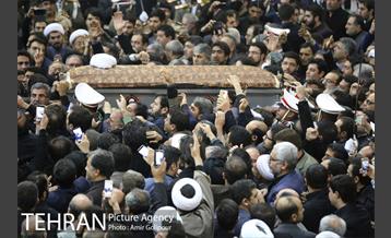 تشییع و خاکسپاری پیکر آیت الله هاشمی رفسنجانی در حرم امام (ره)‎ 5
