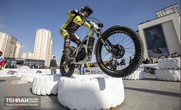 رانـد نهایی مسابقات قهرمانی موتور تریال  16