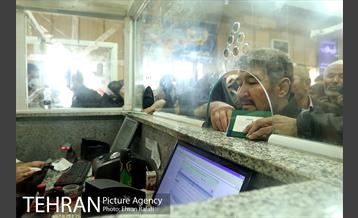 گیت ویژه اتباع خارجی، در این گیت پاسپورت و ویزای مسافران چک می شود