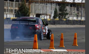 مراسم بدرقه قهرمان دریفت ایران در پیست آزادی 24