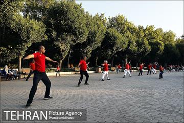 ورزش همگانی در پارک لاله 1