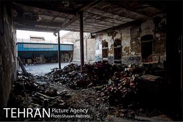 بازدید شهردار تهران از خسارت آتش سوزی اخیر میدان حسن آباد 17