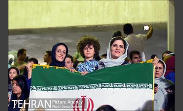 تماشای دیدار تیم‌های ملی ایران و پرتقال در استادیوم آزادی 7