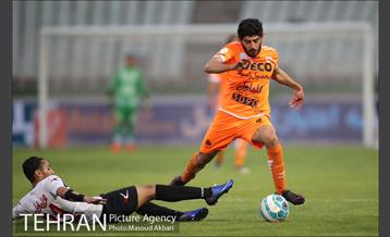دیدار دو تیم فوتبال سایپا تهران و نفت تهران