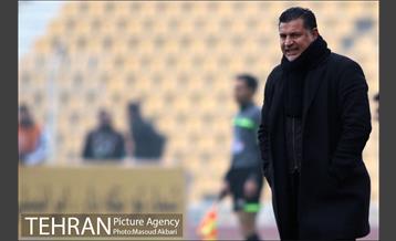 دیدار تیم های فوتبال نفت تهران و تراکتورسازی تبریز