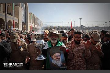 اقامه نماز بر پیکر آقای شهید ایران - 3 14