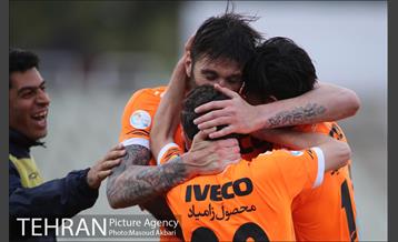 دیدار دو تیم فوتبال سایپا تهران و نفت تهران