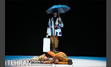 نمایش جزیره شامپانزه ها‎ 16