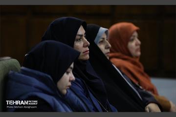 جلسه هم‌اندیشی رییس نهاد پایش طرح های توسعه شهری با جمعی از بانوان 38