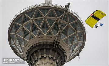 پرش چتربازان به مناسبت روز جمهوری اسلامی 14