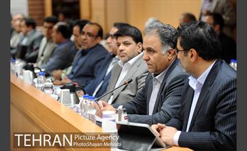 شوراى معاونین شهردار، شهرداران مناطق، مدیران عامل سازمان ها، شرکت ها و موسسات شهردارى تهران 19