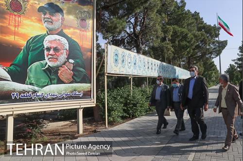 حضور شهردار تهران در بهشت زهرا(س) و مزار شهدای آتش نشان 4