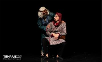 نمایش «سیب، فانوس، کشتی» 22