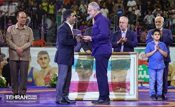 مراسم تجلیل از کشتی‌گیران قهرمان جهان (جشنی برای ایران) 4