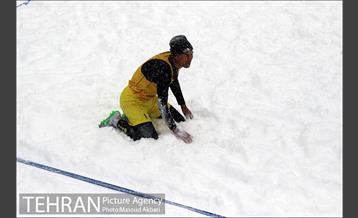 نخستین دوره مسابقات بین‌المللی «والیبال برفی» در پیست دیزین