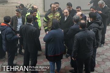 بازدید شهردار تهران از محل آتش‌سوزی ساختمان برق حرارتی وزارت نیرو  26