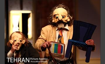 نمایش خوشبختی های کوچک سوسک شدن‎ 14