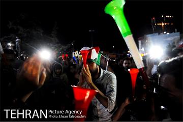 شادی مردم تهران پس از صعود تیم ملی فوتبال به جام جهانی 10