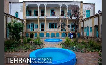 خانه موتمن الاطبا 38