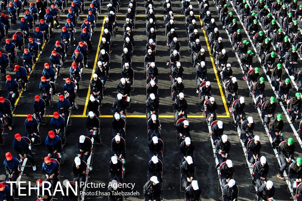 نواختن زنگ آغاز سال تحصیلی توسط دکتر حسن رباطی 1