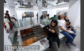 نمایش نقاشی های یحیی رویدل با عنوان گراند در گالری ثالث‎ 9