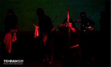 نمایش «سیب، فانوس، کشتی» 24