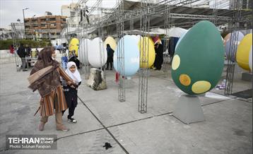 جشنواره تخم‌مرغ رنگی در میدان هفت تیر 1
